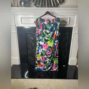 Ralph Lauren Floral Dress Cowl neck, cap sleeves and side ruching. Size 20w
